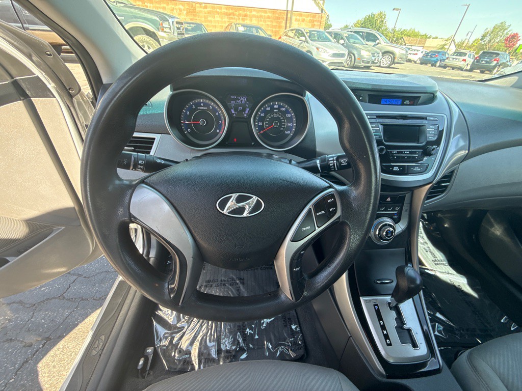 2013 Hyundai Elantra Image 8