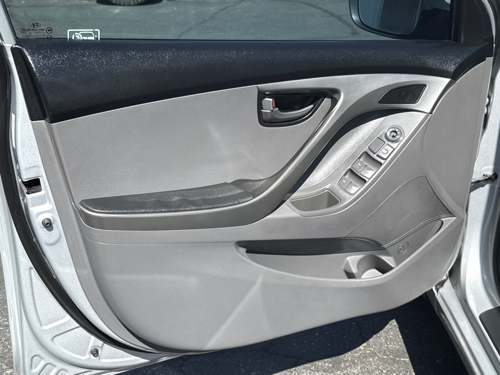 2013 Hyundai Elantra Image 9