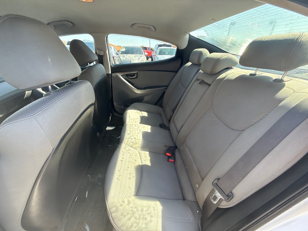 2013 Hyundai Elantra Image 10