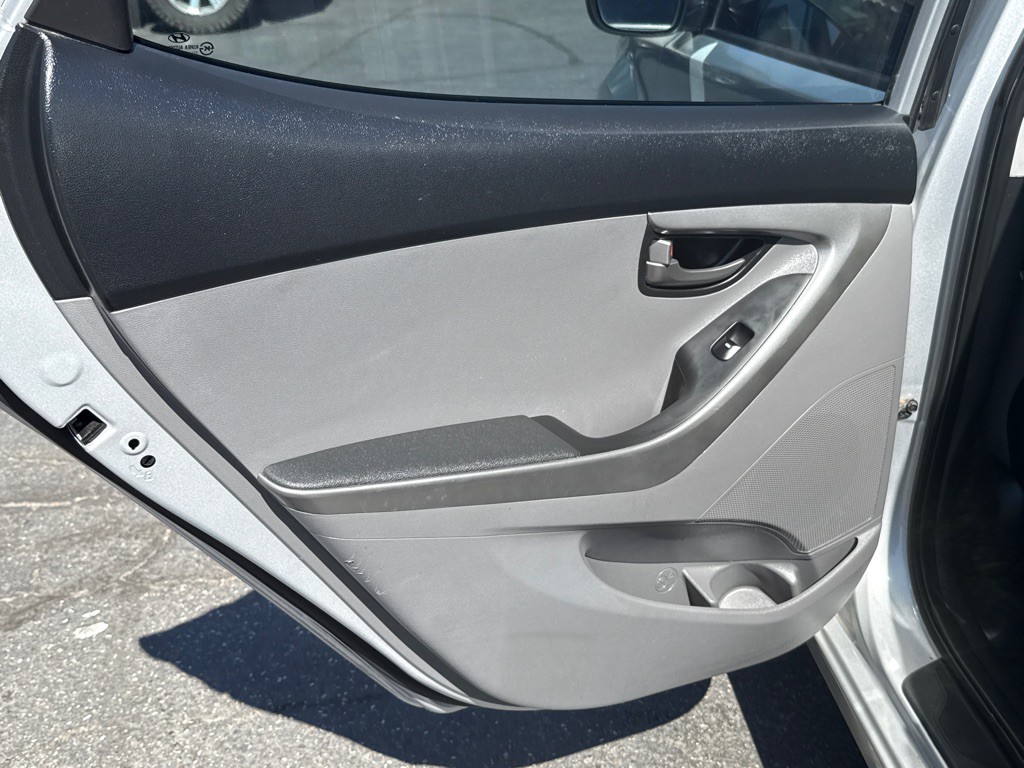 2013 Hyundai Elantra Image 12