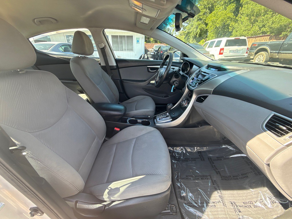 2013 Hyundai Elantra Image 15