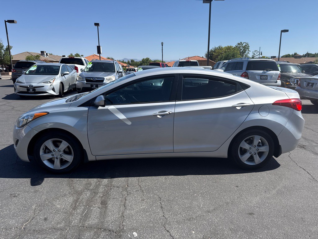 2013 Hyundai Elantra Image 18