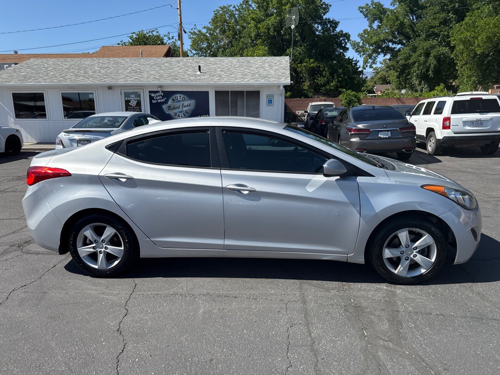 2013 Hyundai Elantra Image 19