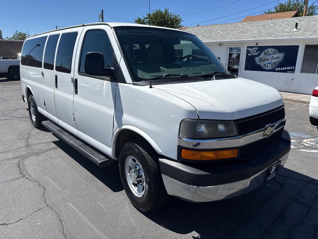 2014 Chevrolet Express Image 1