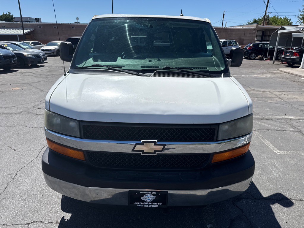 2014 Chevrolet Express Image 2