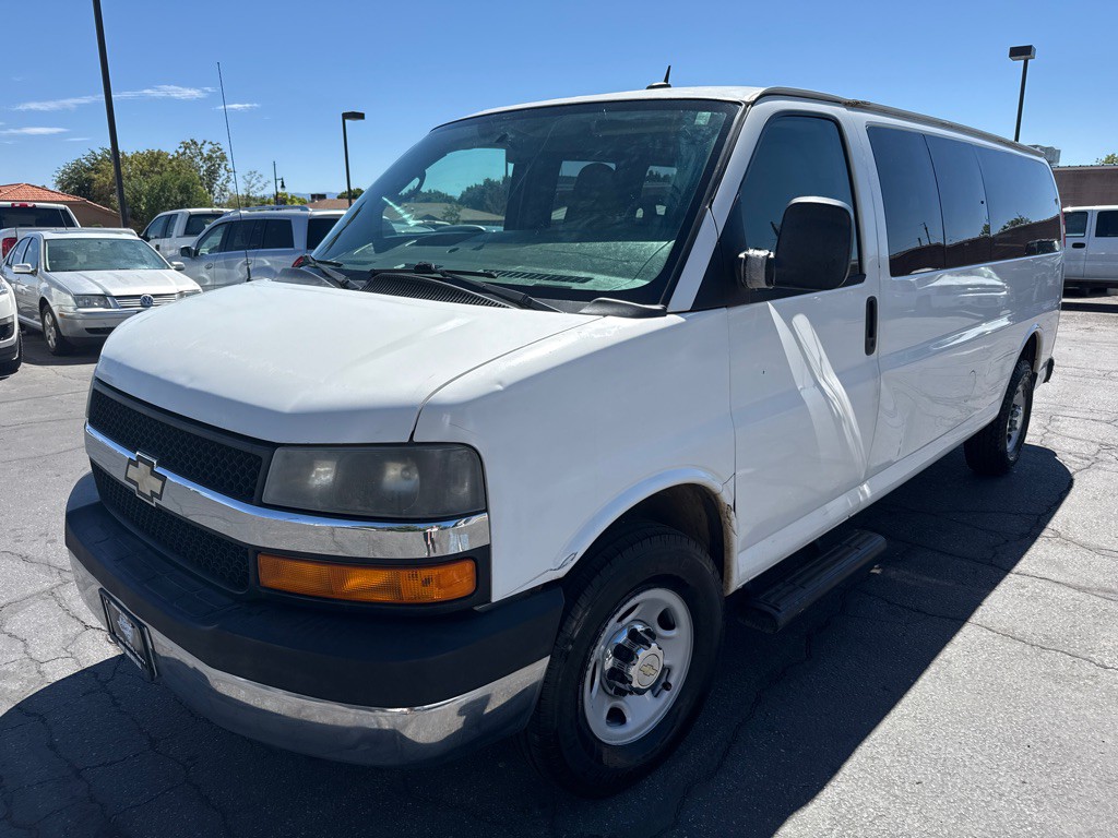 2014 Chevrolet Express Image 3