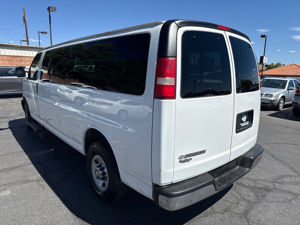 2014 Chevrolet Express Image 4