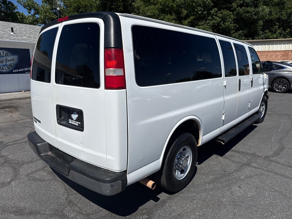 2014 Chevrolet Express Image 6