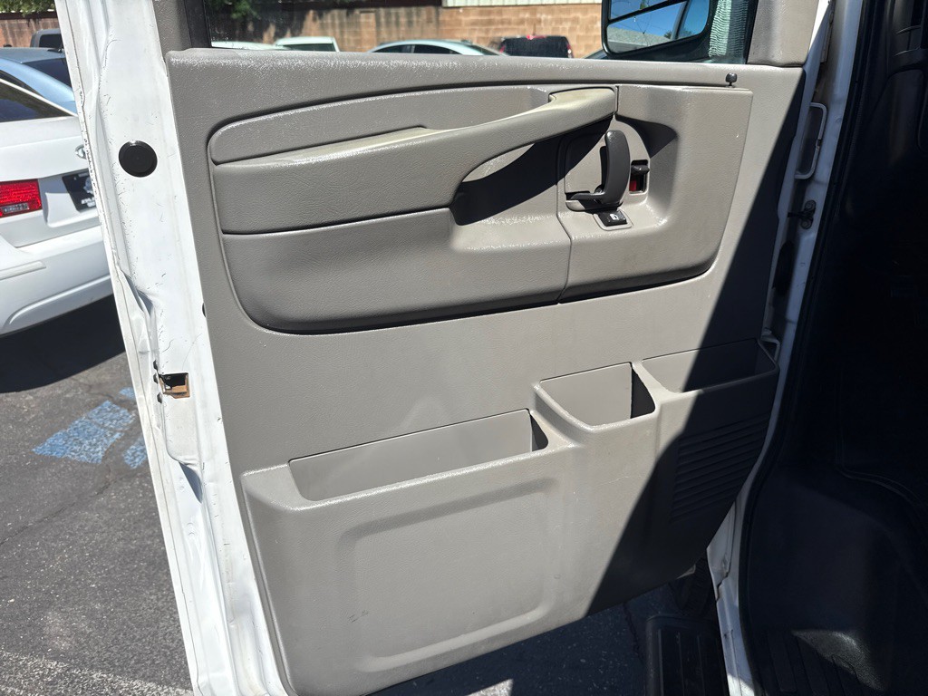 2014 Chevrolet Express Image 9