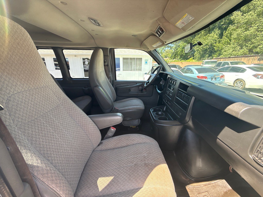 2014 Chevrolet Express Image 15
