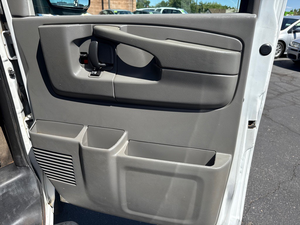 2014 Chevrolet Express Image 16