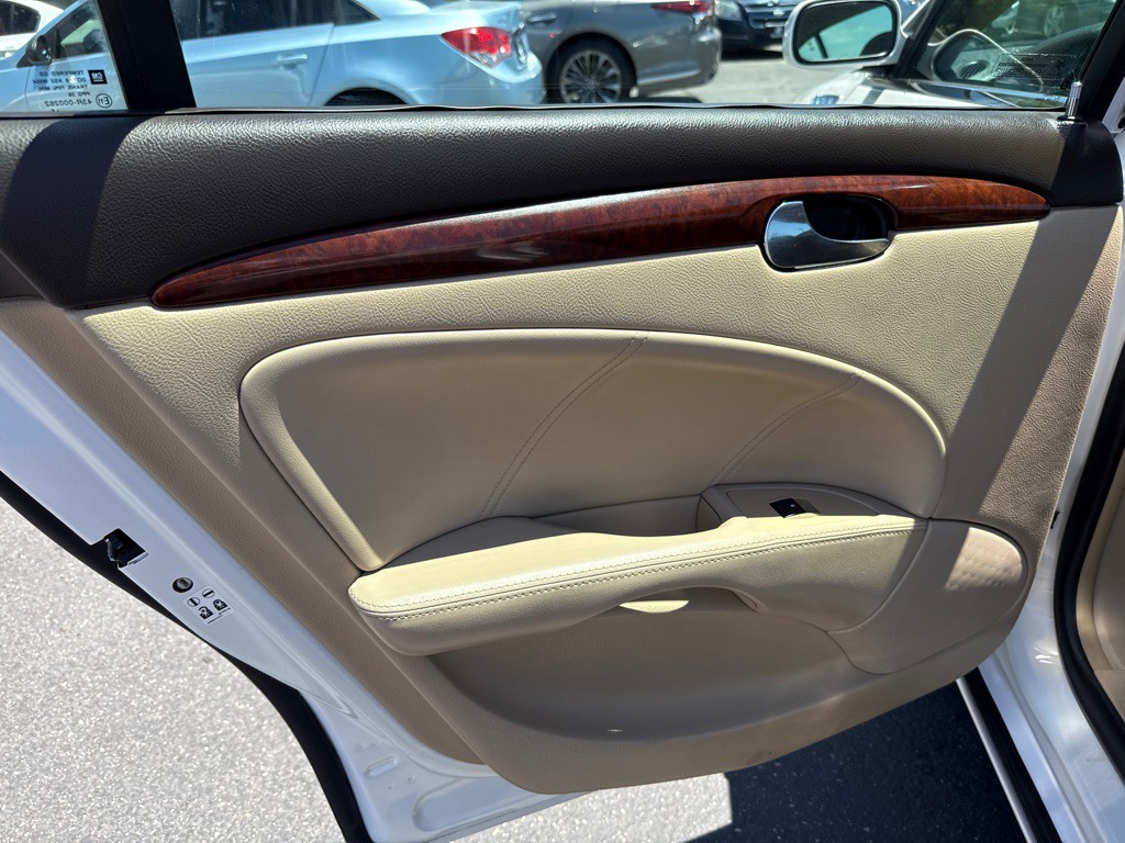 2007 Buick Lucerne Image 11
