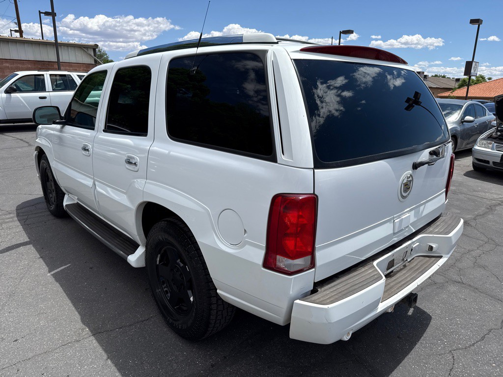 2002 Cadillac Escalade Image 4