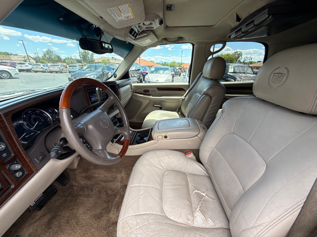 2002 Cadillac Escalade Image 7