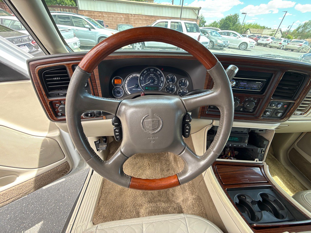 2002 Cadillac Escalade Image 9