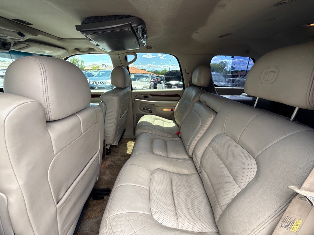 2002 Cadillac Escalade Image 10