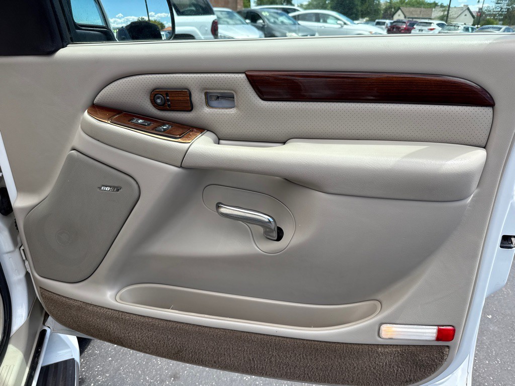 2002 Cadillac Escalade Image 17