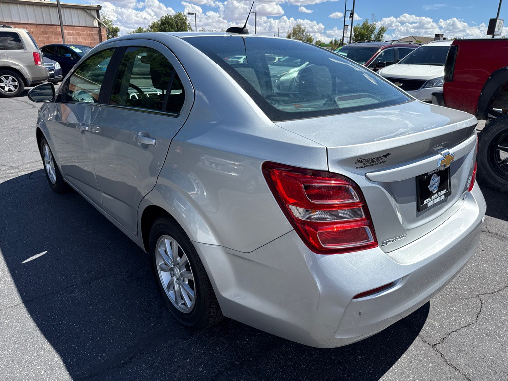 2017 Chevrolet Sonic Image 4