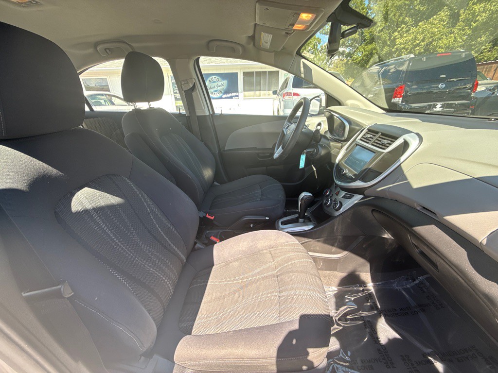 2017 Chevrolet Sonic Image 15