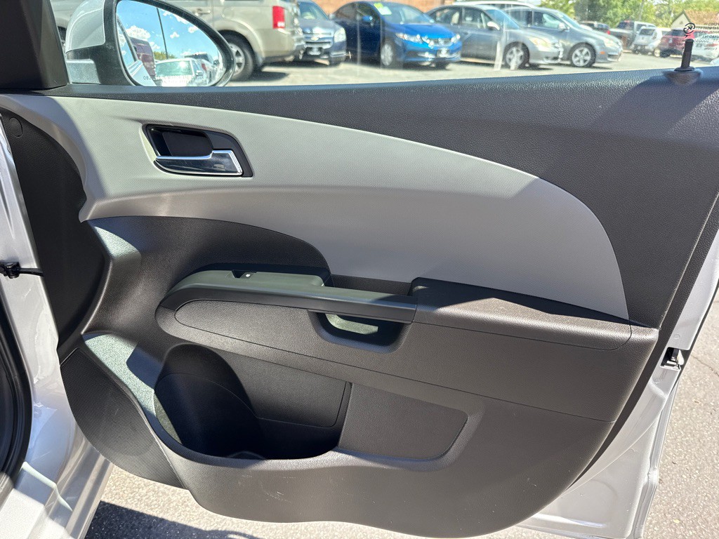 2017 Chevrolet Sonic Image 16