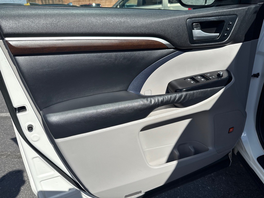 2014 Toyota Highlander Image 8