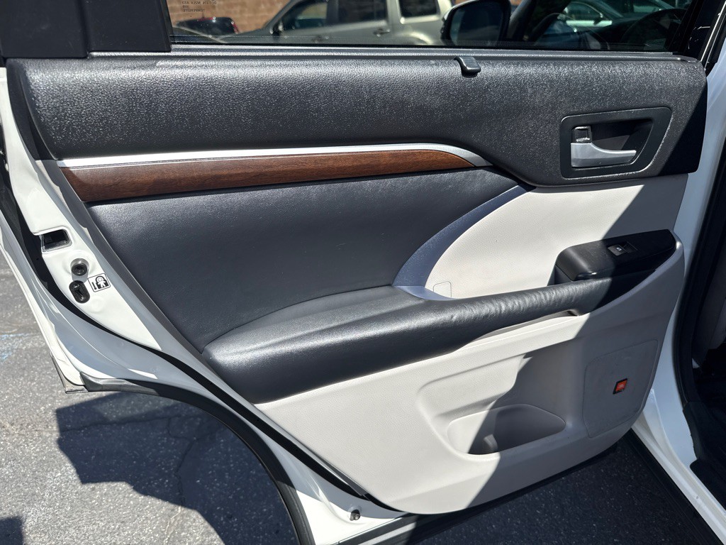 2014 Toyota Highlander Image 11