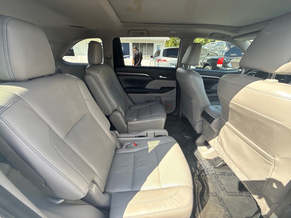 2014 Toyota Highlander Image 15