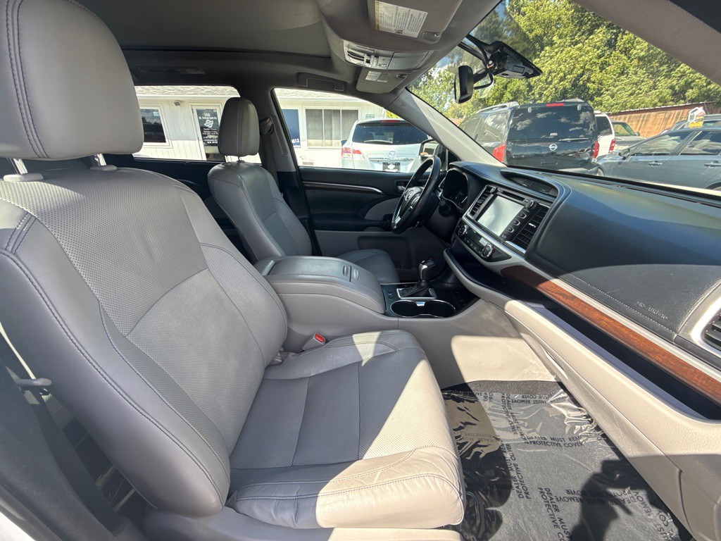 2014 Toyota Highlander Image 17