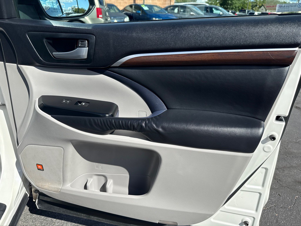 2014 Toyota Highlander Image 18