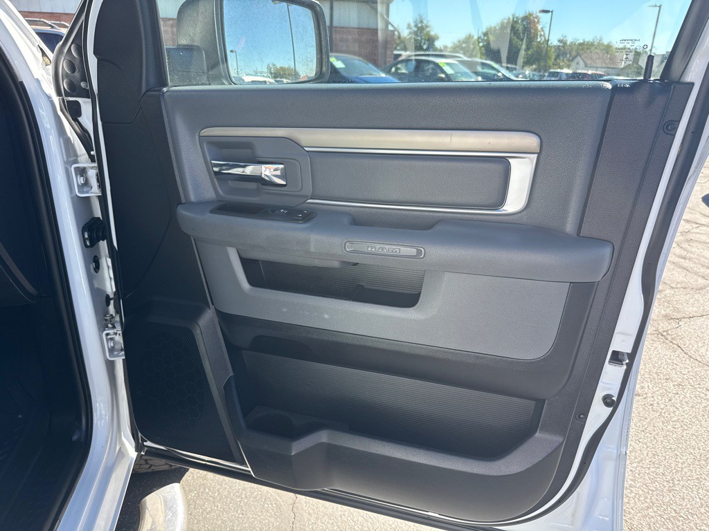 2016 RAM 1500 Image 16