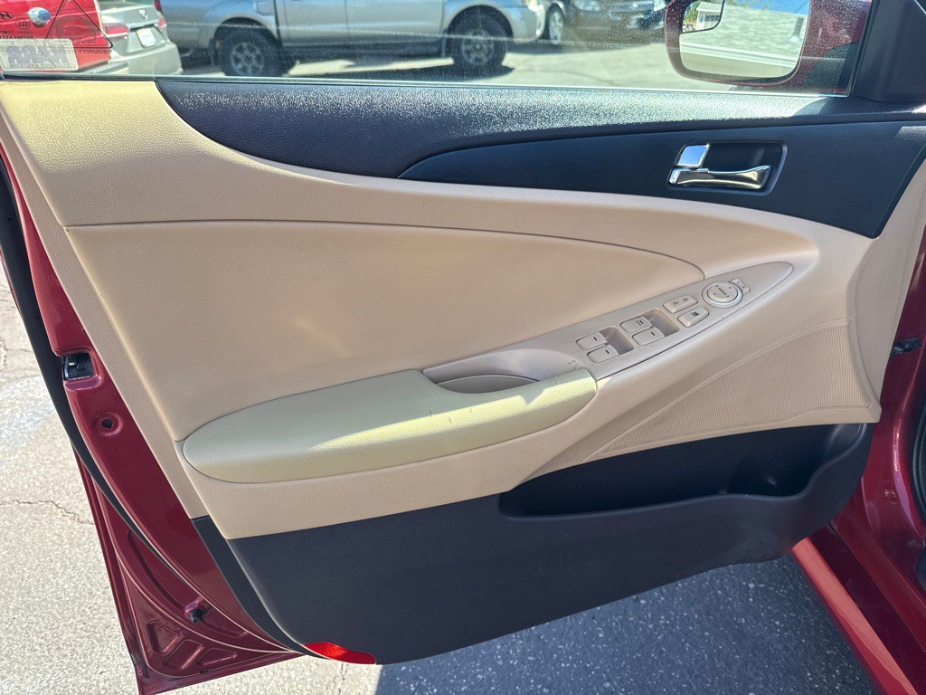 2014 Hyundai Sonata Image 8