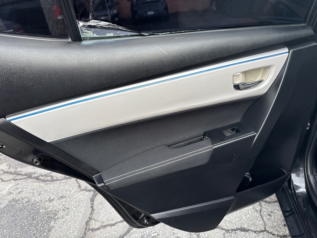 2016 Toyota Corolla Image 11