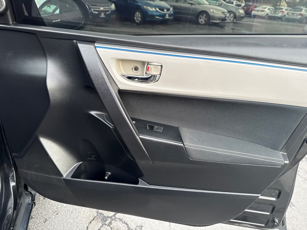 2016 Toyota Corolla Image 16