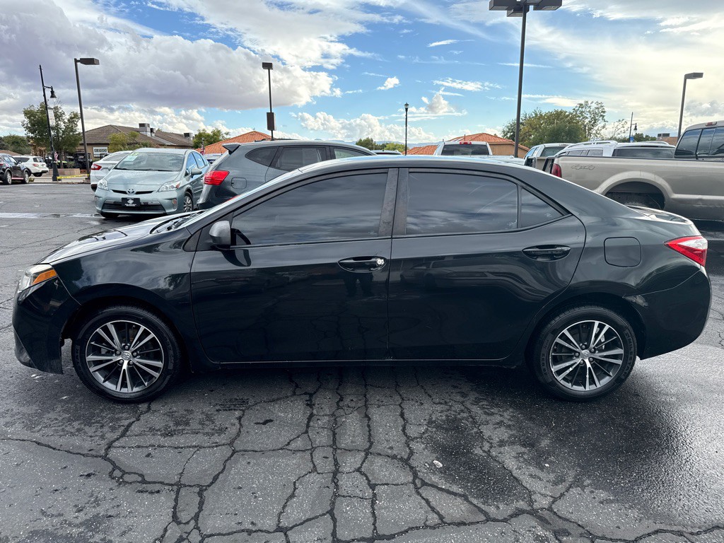 2016 Toyota Corolla Image 18