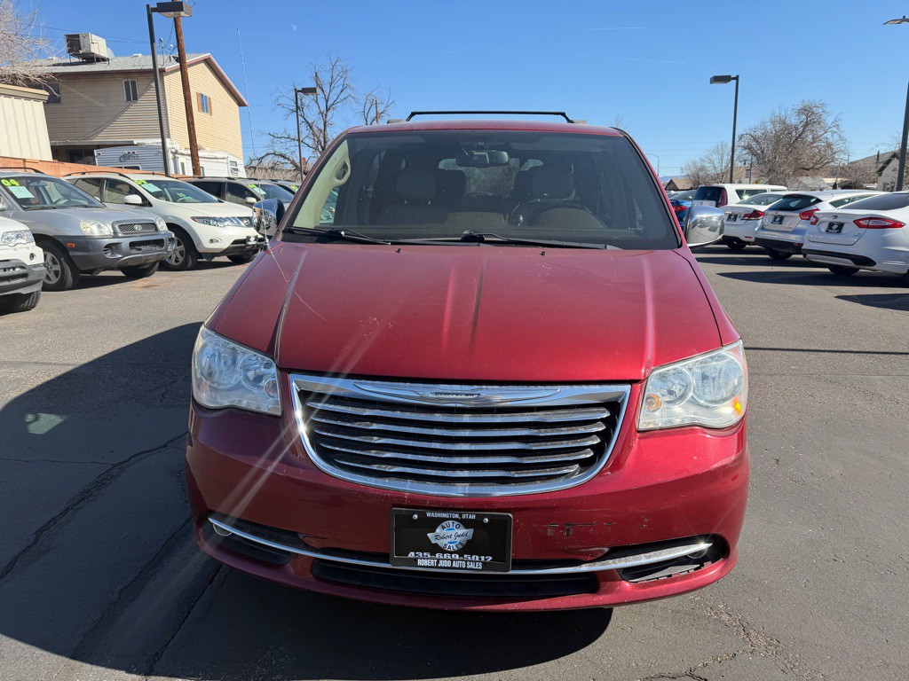 2011 Chrysler Town & Country Image 2