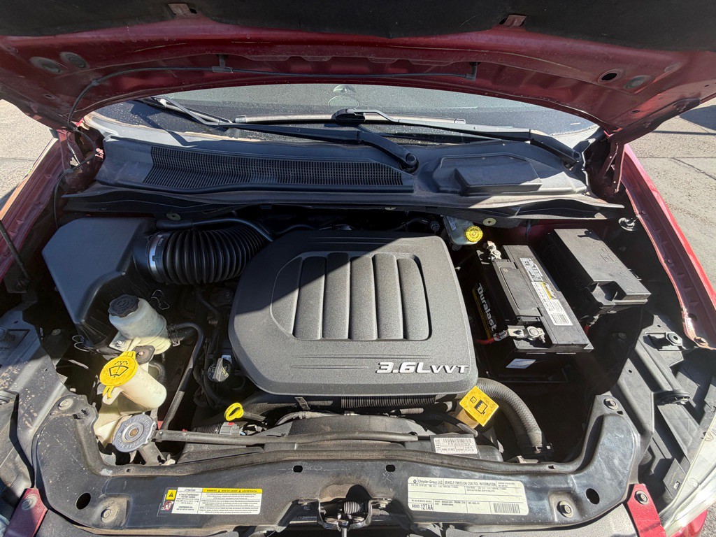 2011 Chrysler Town & Country Image 11