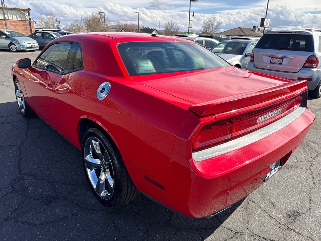 2014 Dodge Challenger Image 4