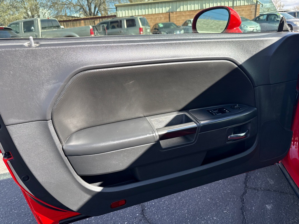 2014 Dodge Challenger Image 9