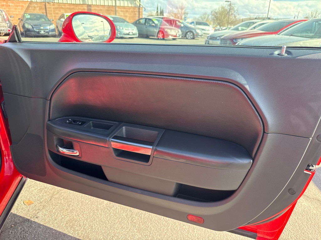 2014 Dodge Challenger Image 12