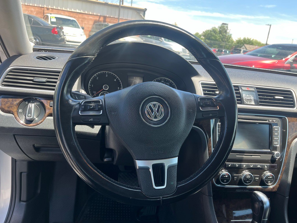 2014 Volkswagen Passat Image 8