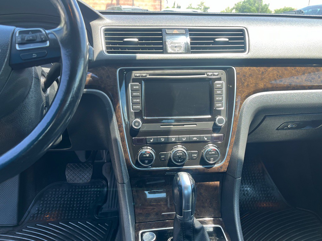 2014 Volkswagen Passat Image 9