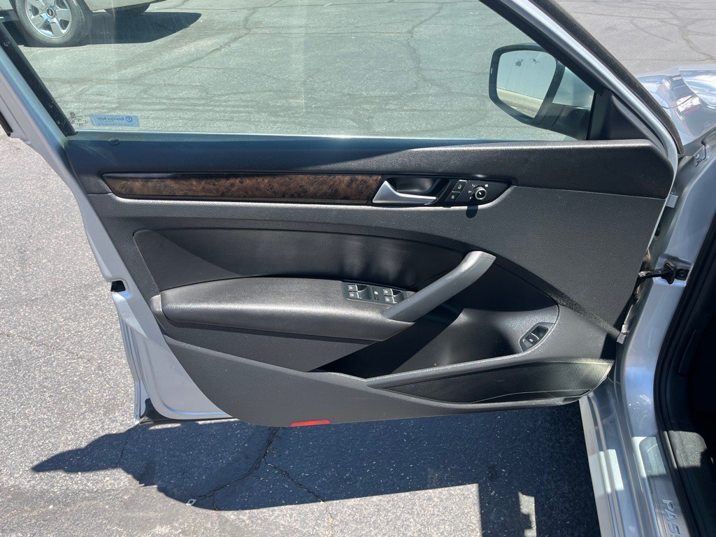 2014 Volkswagen Passat Image 10