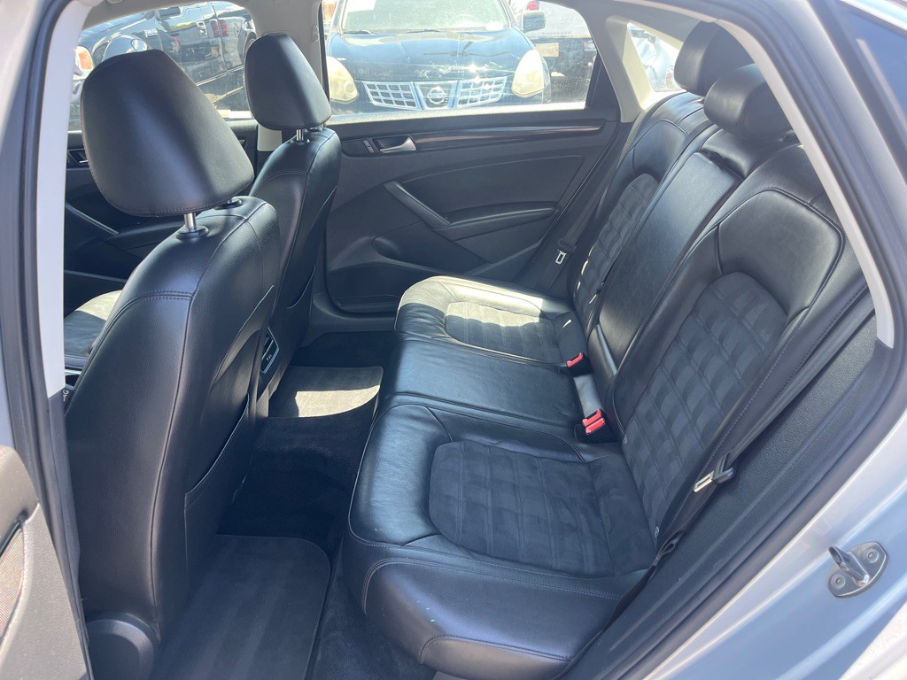 2014 Volkswagen Passat Image 11