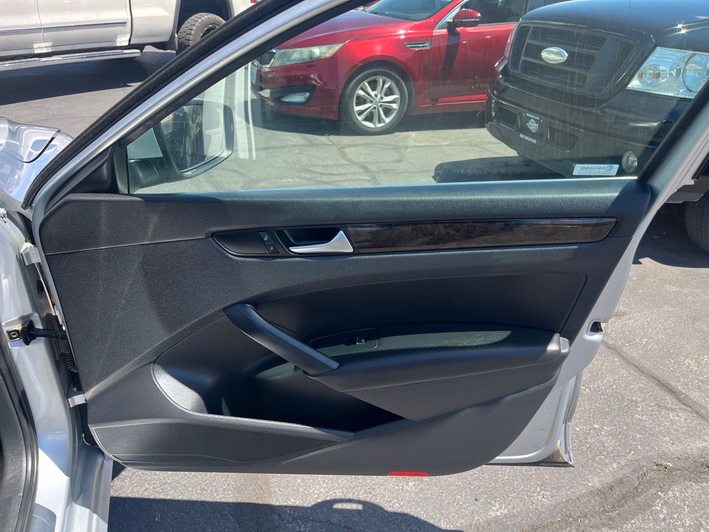 2014 Volkswagen Passat Image 17