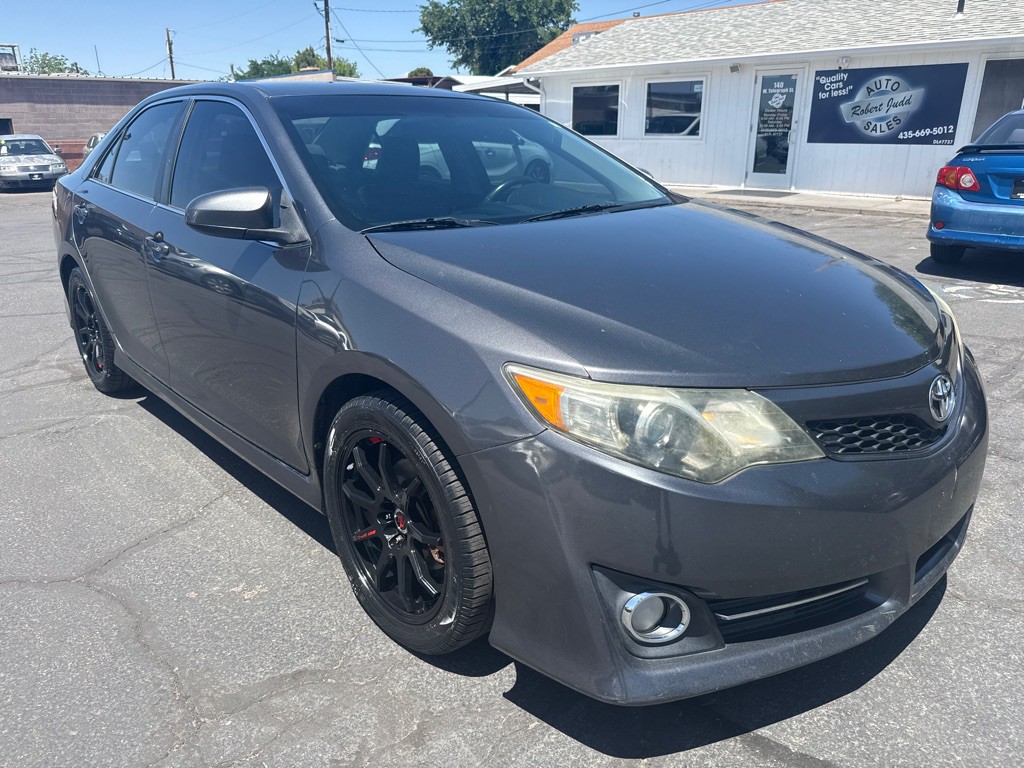 2013 Toyota Camry Image 1