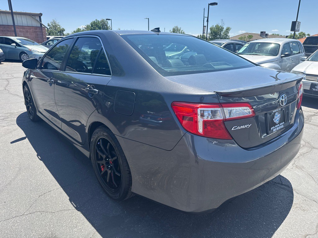 2013 Toyota Camry Image 4