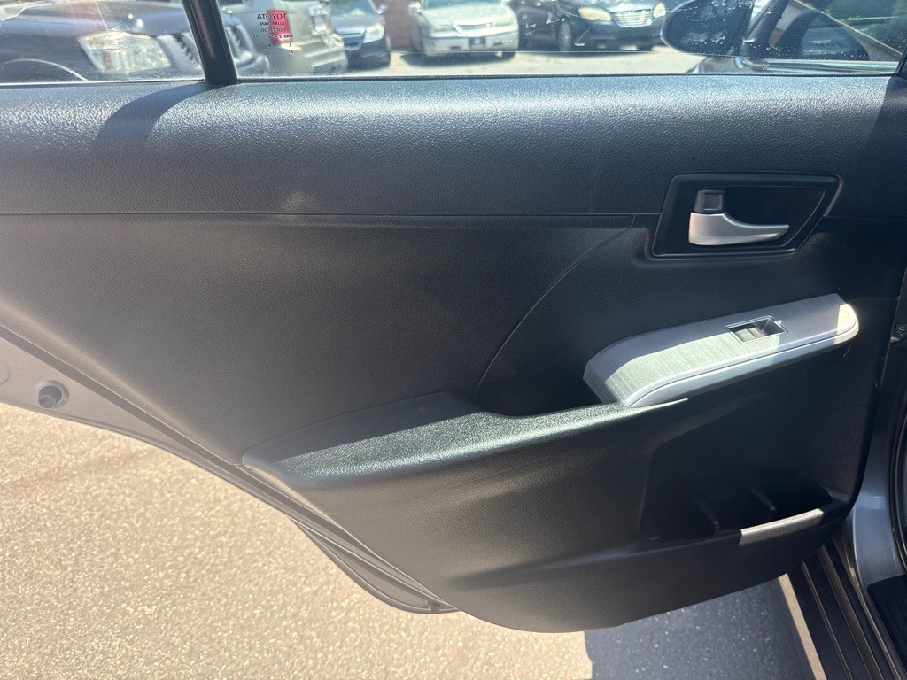 2013 Toyota Camry Image 12