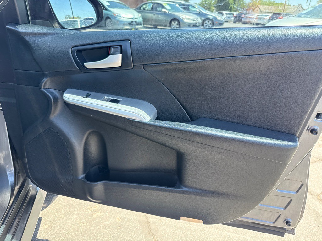 2013 Toyota Camry Image 16