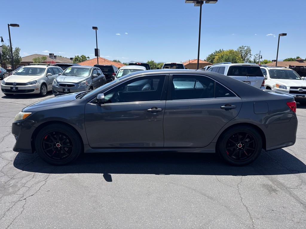 2013 Toyota Camry Image 18