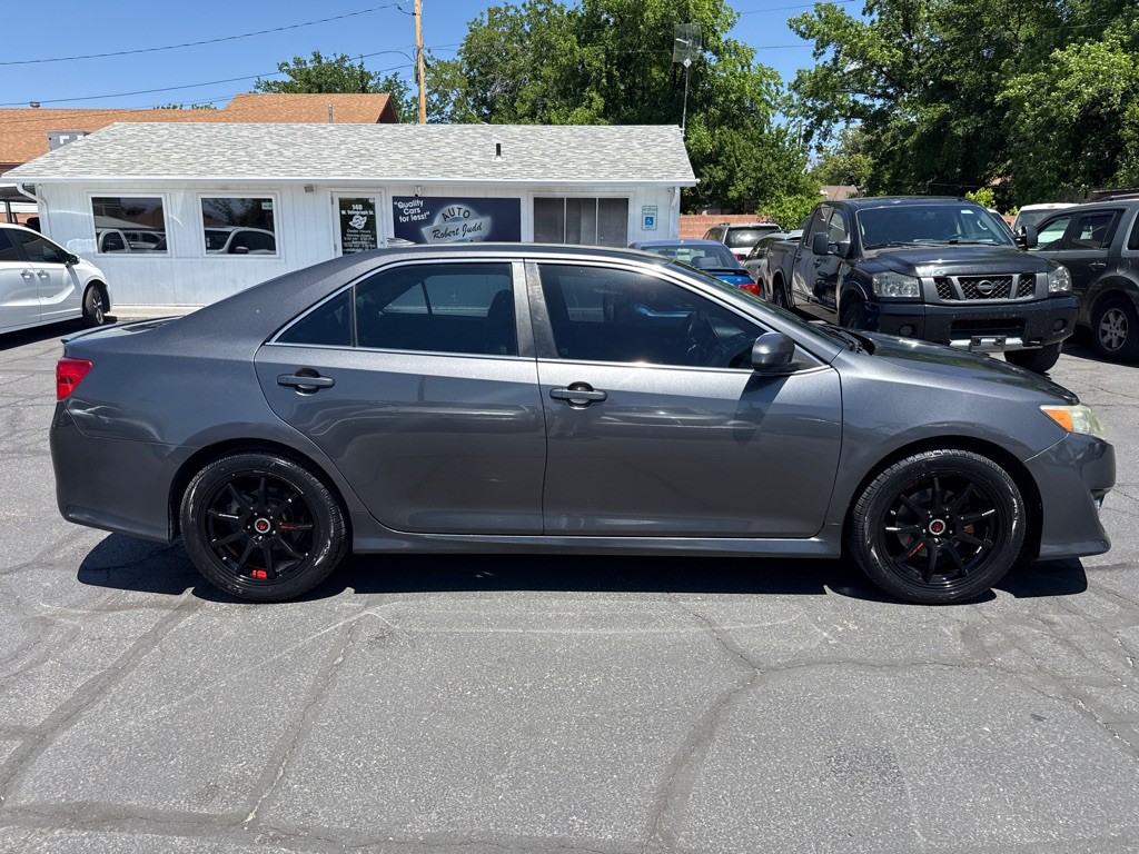 2013 Toyota Camry Image 19